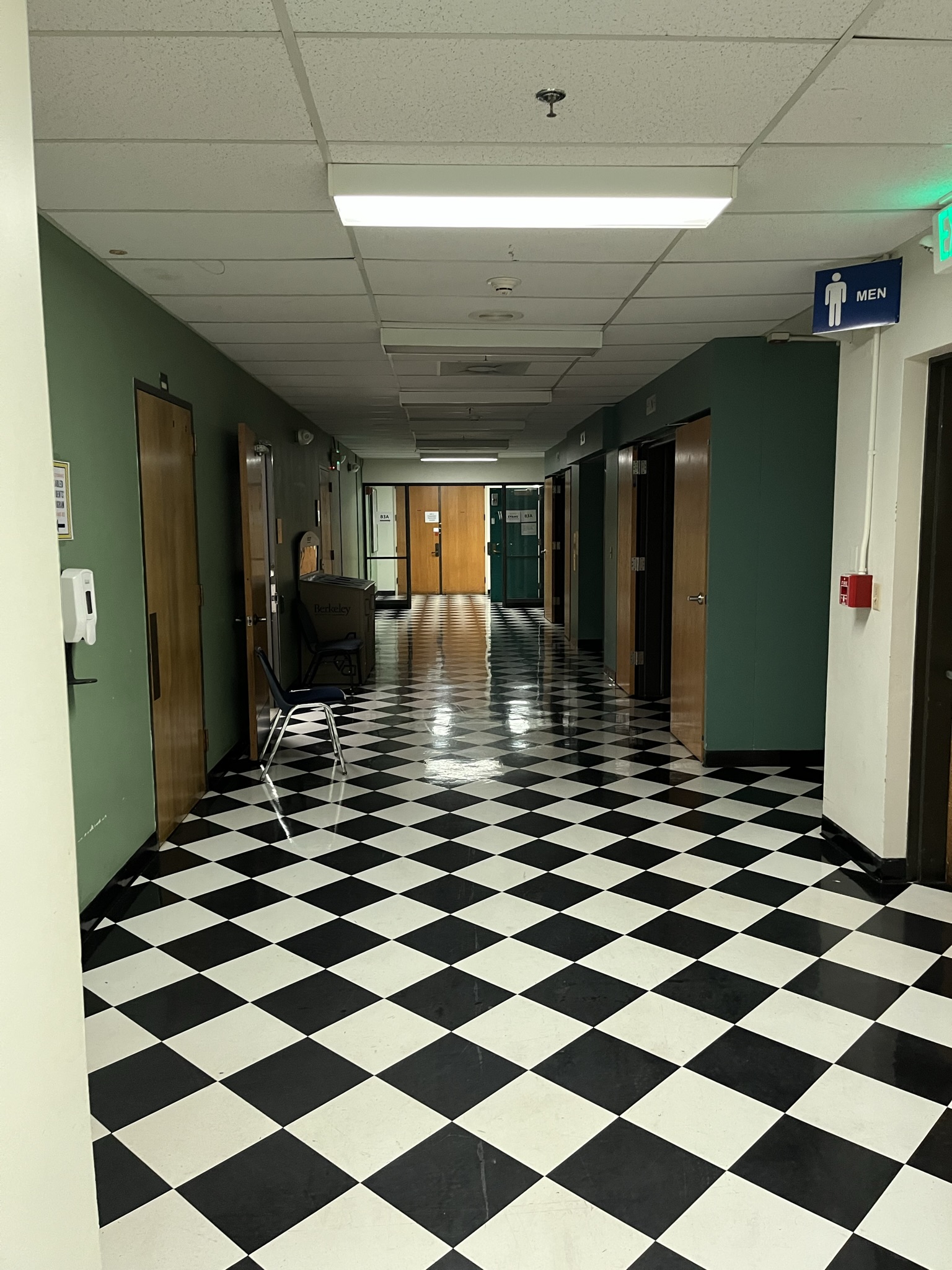 加州大学伯克利分校 Evans Hall 的地下室